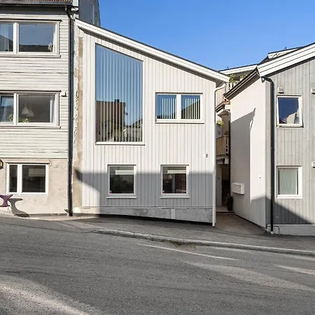 Arctic Homes - Unique Town House 4*