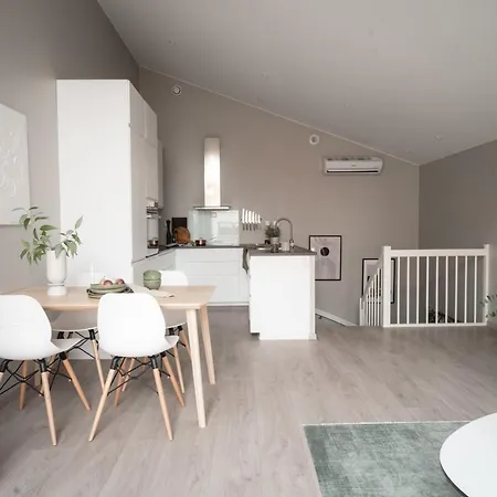 Arctic Homes - Unique Town House טרומסה