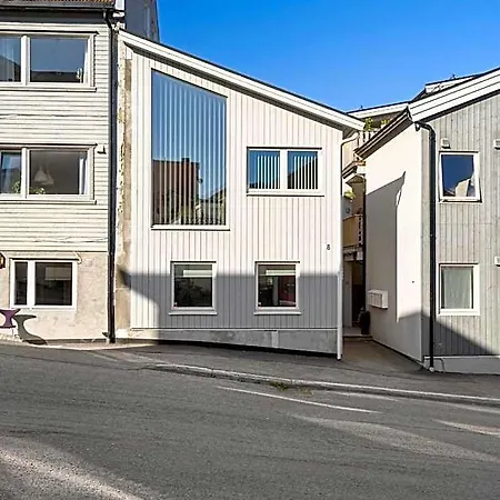 Arctic Homes - Unique Town House