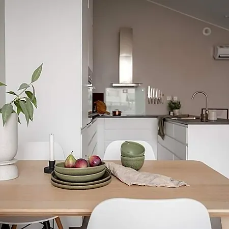 Arctic Homes - Unique Town House 4* טרומסה