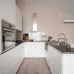 Arctic Homes - Unique Town House Апарт-отель 4*